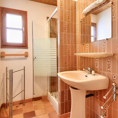 Maison Avec Jardin A 400m De La Des Sableaux ノワールムーティエ